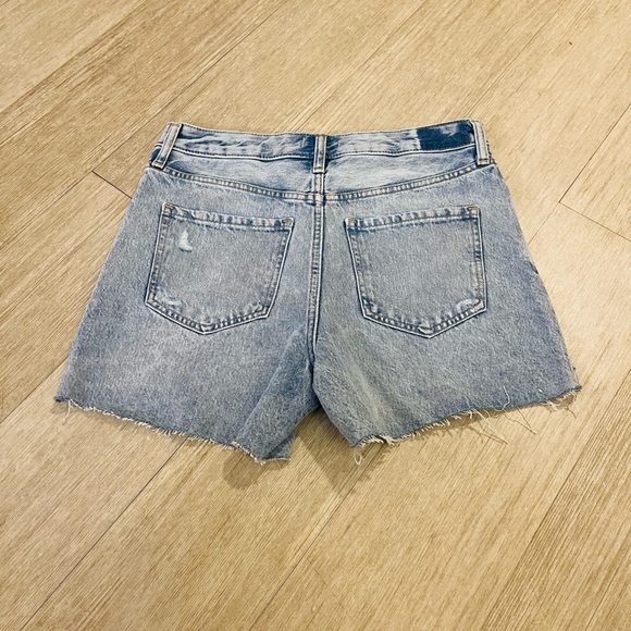 NWOT Express Boyfriend MIDI Blue Jean Shorts with Relaxed Fit and Frayed Hem - Picture 8 of 10